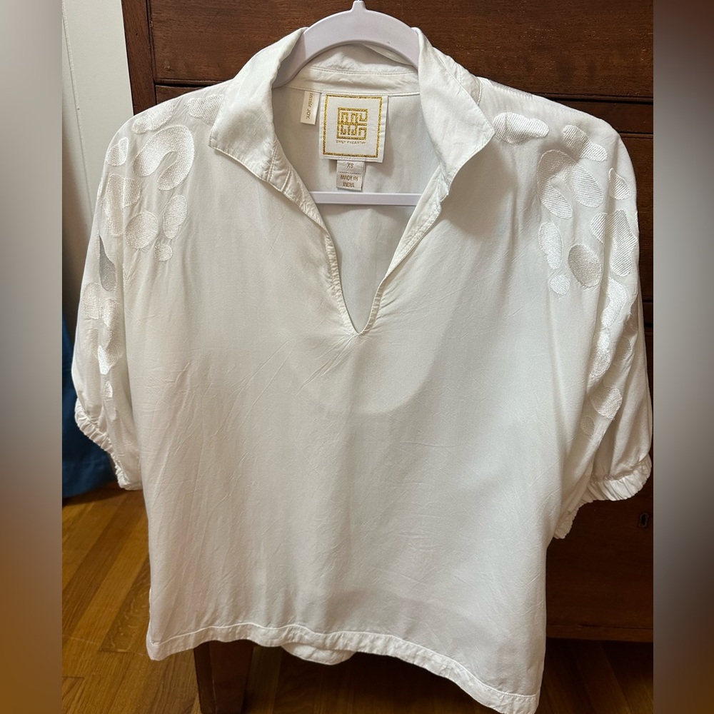 Emily McCarthy white leopard embroidered blouse size XS